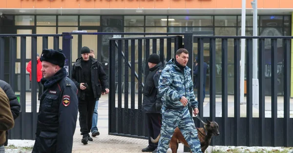 Jedno dete je ubijeno u napadu u školi u moskovskoj regiji. Napadač, tinejdžer od 15 godina, priznao je krivicu.