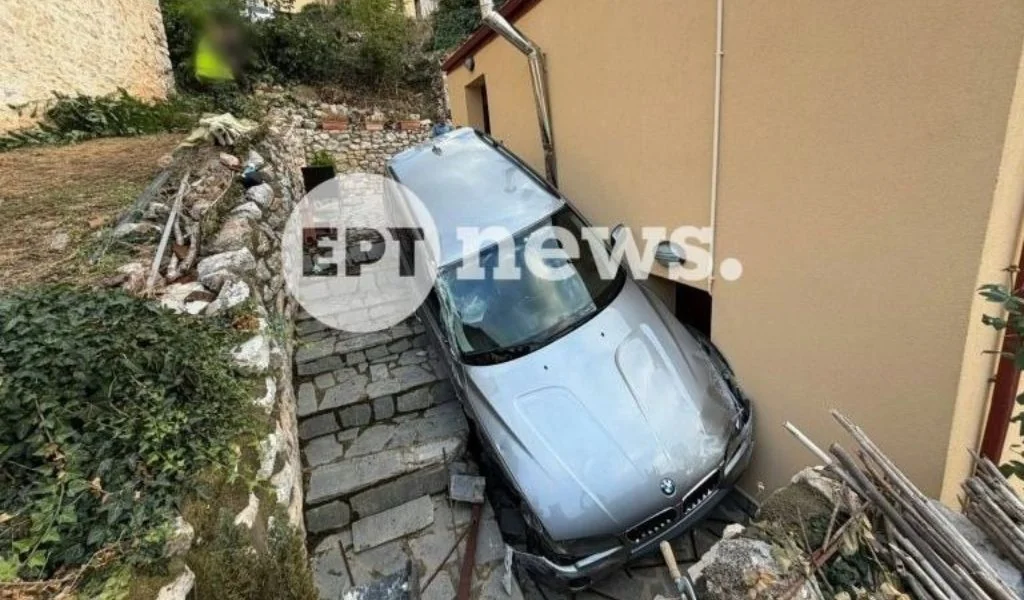 Kastorija: Auto se sletio u dvorište kuće – Jedna povređena
