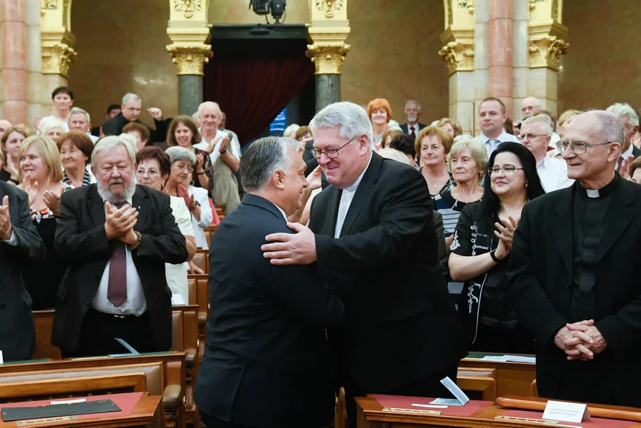 Crkva i KDNP imaju veoma različito mišljenje o tome da li je Orbánov obožavalac župnik nazvao birače moralno pokvarenima, zbog čega je Magyar Péter tražio distanciranje
