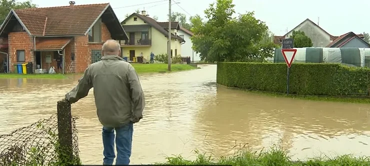 CUK saopštava o poplavljenim površinama, oštećenim putevima i evakuacijama usled obilnih padavina - Nova Makedonija