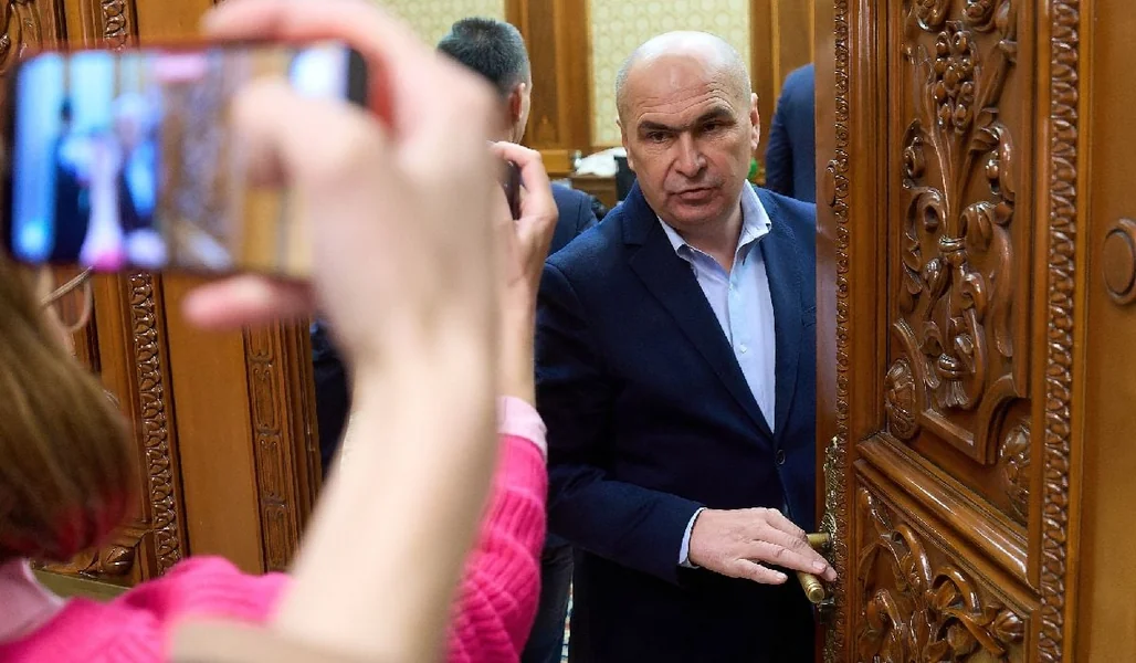 Cozonaci skuplji od pomoci za grejanje: to je Ilije Bolojana ucinio ministrima Bozicni poklon