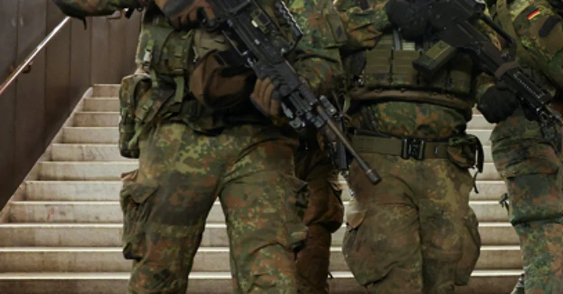 Potresa ih veliki skandal: Seksualno uznemiravanje, nacistički pozdravi i droga u elitnoj jedinici