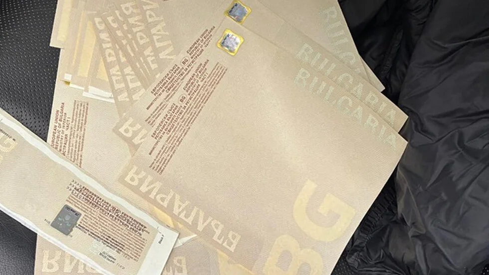 Uhapšena dva muškarca zbog pravljenja 'duplikata' automobila putem falsifikovanih dokumenata