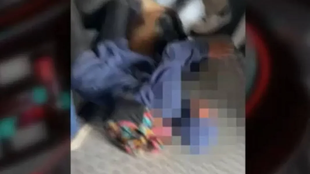 Kontrolor je ženu srušio na zemlju, a zatim je, za odeću, vukao sa tramvaja broj 4 i 6