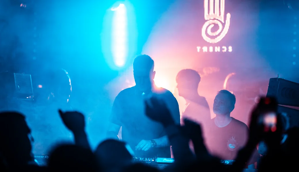 Mnogo komandosa i policijskih pasa tragalo za drogom u noćnom klubu u Pécsu, ali nisu ništa pronašli