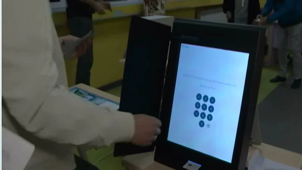 Polovina mašina za izbore već su proverene i reparirane.