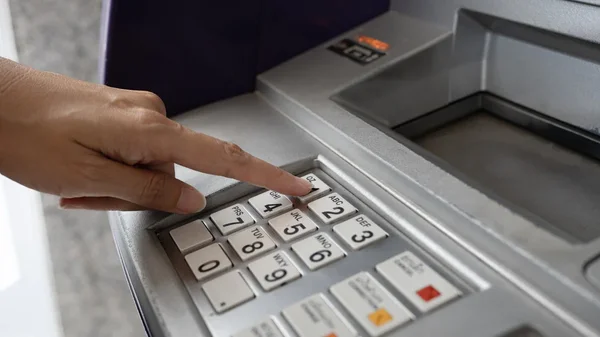 Ombudsman predlaže da osobe sa zaporima mogu da podižu novac koji im pripada i preko bankomata