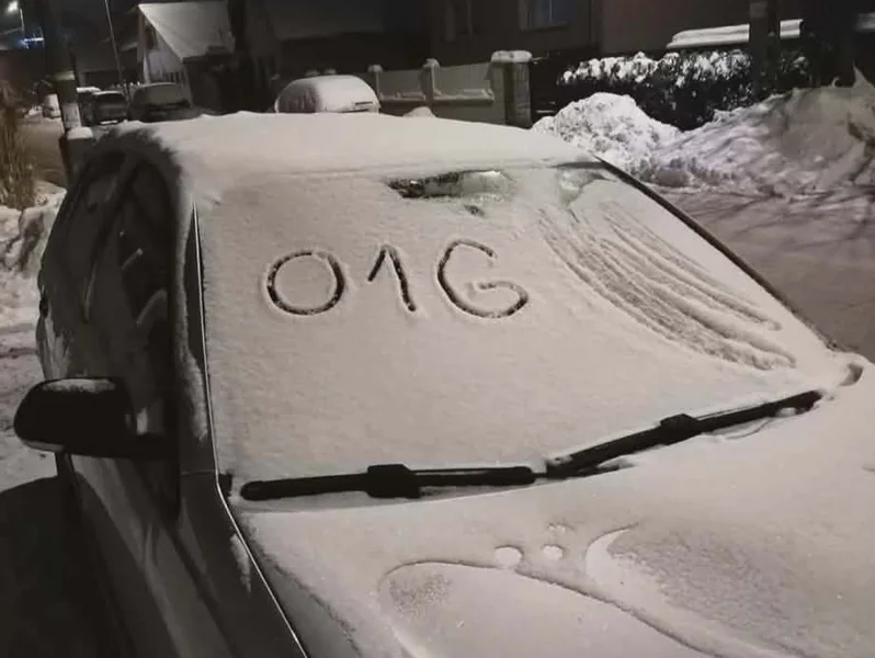 Zbog toga je kandidat Fidesza otišao na policiju i podneo prijavu jer mu je na snežnom vetrobranskom staklu nacrtan O1G.