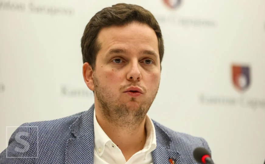 Nihad Uk komentarisao zagađenje zraka: 'Nisu ispunjeni uslovi za održavanje online nastave'