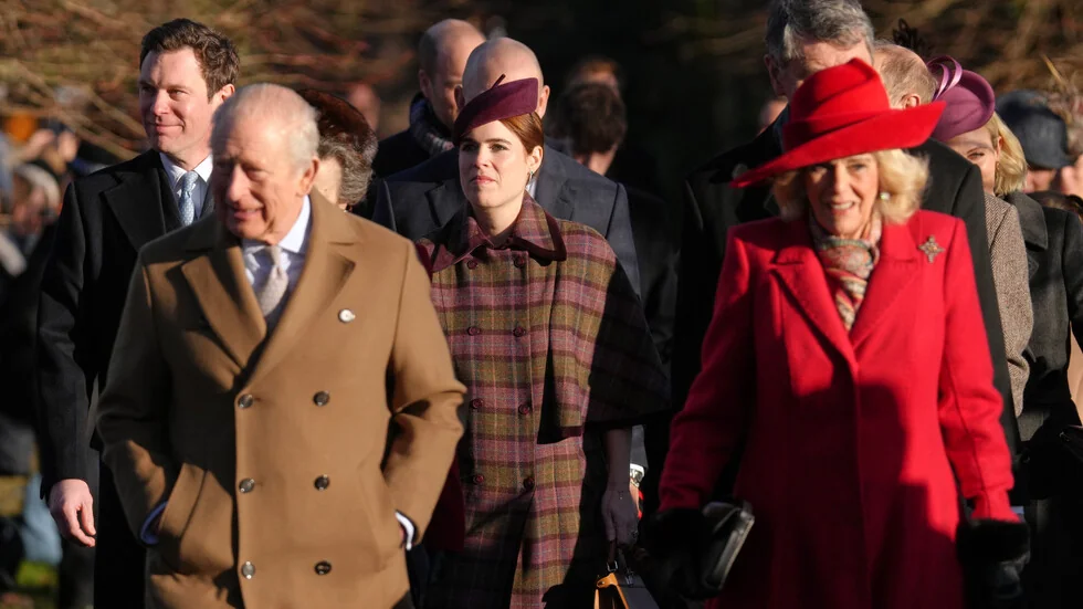 Čarls Treći odveo kraljevsku porodicu u crkvu neposredno pre božićne poruke