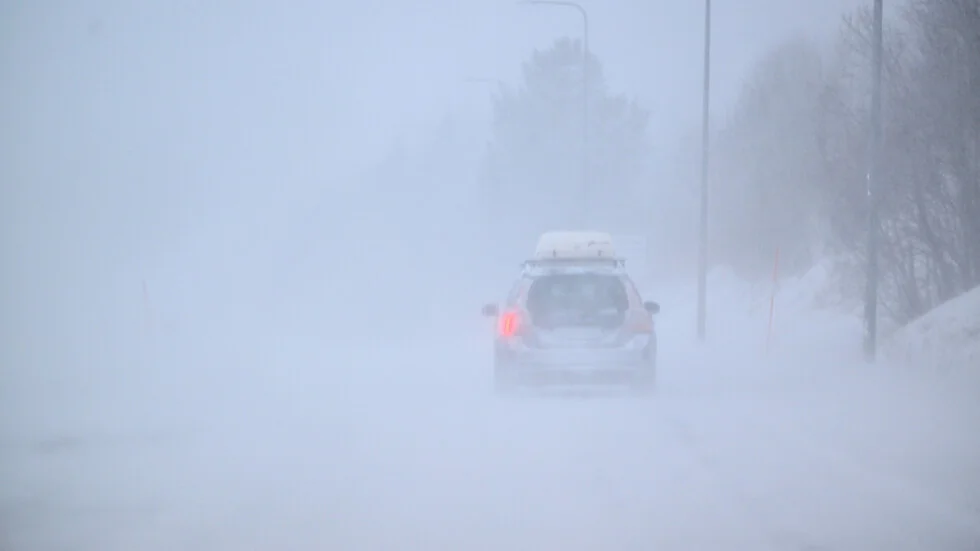 Zimska oluja ostavila je desetine hiljada domaćinstava bez struje u Švedskoj