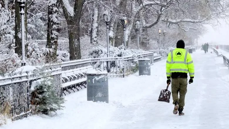 Haos zbog snežne oluje u Njujorku! Otkazano 9 hiljada letova, proglašeno vanredno stanje u Nju Džersiji