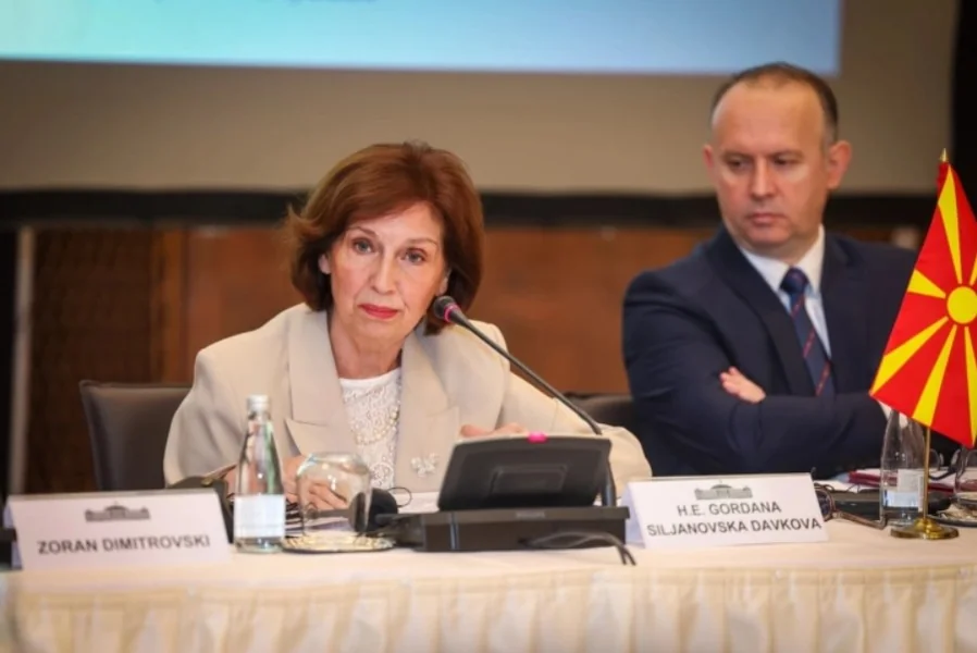EU kaže da nema problema sa jezikom i identitetom, ali dozvolio ulazak u pregovarački okvir, kaže Gordana Siljanovska-Davkova - Nova Makedonija