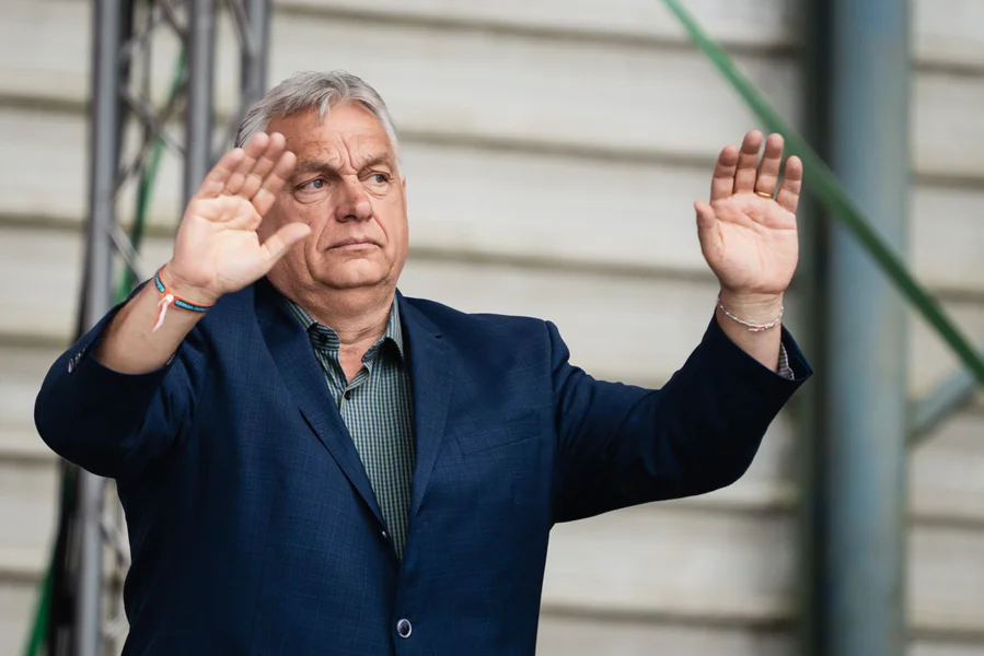 Kaos, rukavica i kaiš torbe – dok Fidesz čezne da se iz mrtvih izvuče pred kolapsom Mađarske