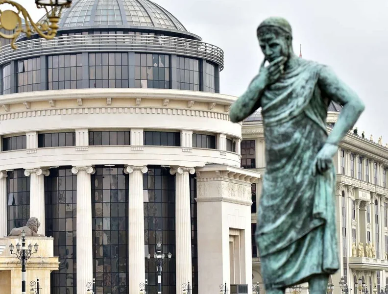 Postupak za prevare građana sa tzv. kubanskim vakcinama - pretresi na više lokacija - Nova Makedonija