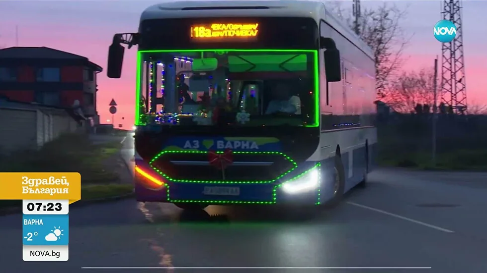 Praznično ukrašen autobus gradskog saobraćaja kruži Varna