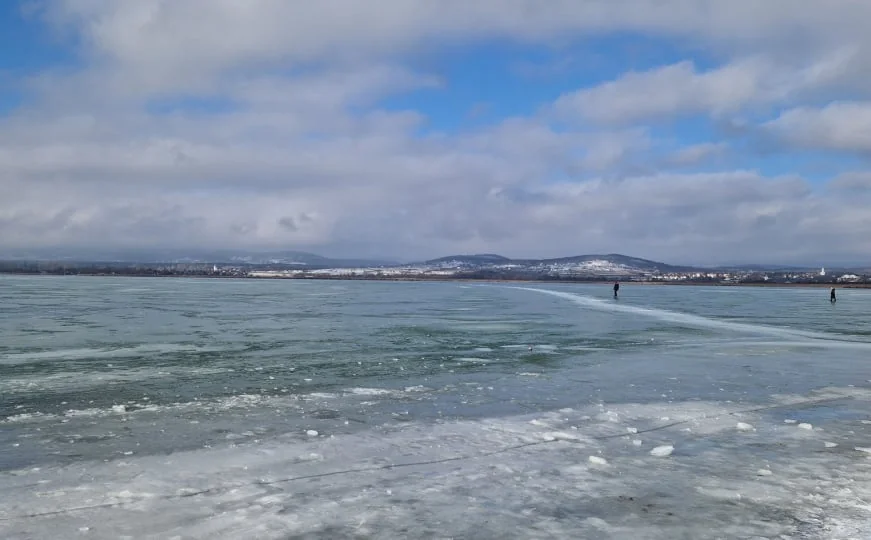 Mađarsko jezero Balaton okovano ledom: Prvi put nakon devet godina blagih zima