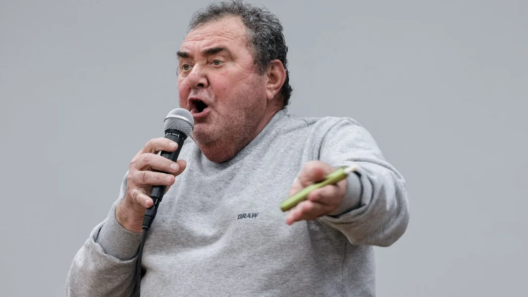 Optužuju Anestidisa čak i za ometanje saobraćaja - Documento