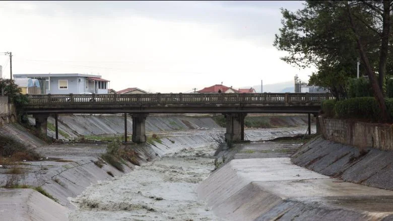 Loše vreme u Elbasanu, Llatja apeluje na stanovnike: Intenzivne padavine u narednih 24 sati, pokažite pojačan oprez