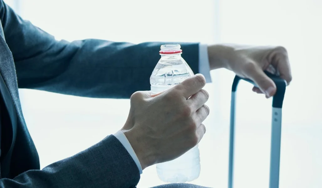 Besplatna voda u metrou, aerodromima, železničkim stanicama i bolnicama. Javne institucije dužne da obezbede vodu za piće putem dozatora.