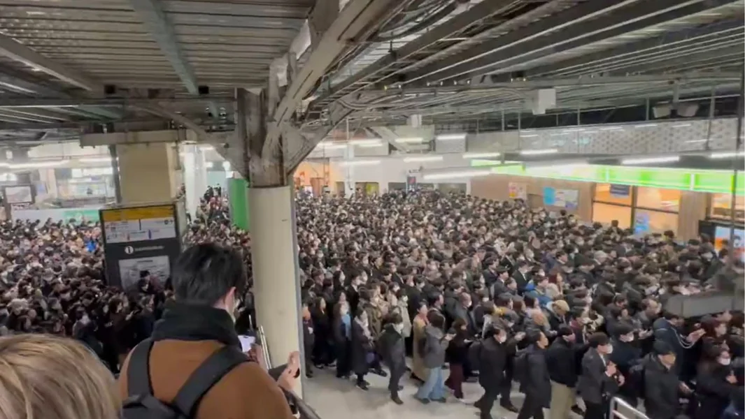 Haos u Tokiju: Blakout na železnici – neverovatne slike, muka za 673.000 putnika