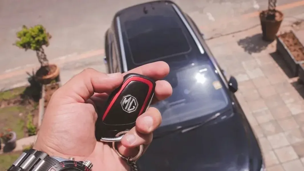 Veoma opuštena krađa: muškarac iz Vezsenya doručkovao i okupao se novcem pronađenim u ukradenom automobilu - ORIGO