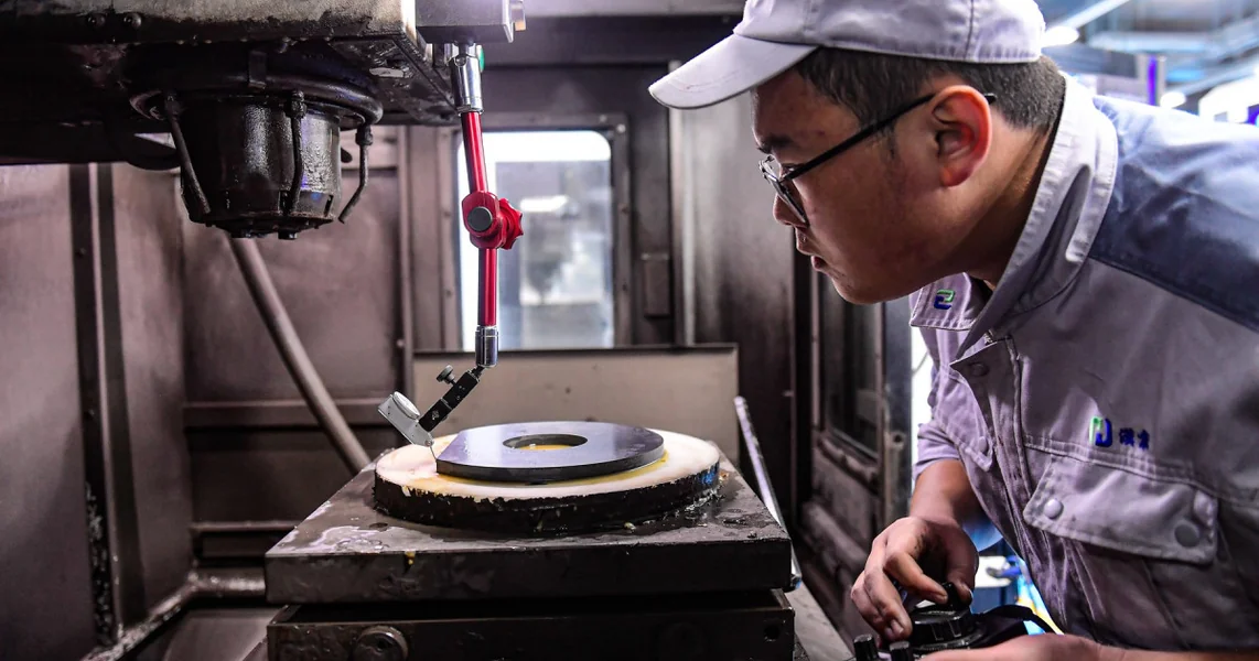 Kina menja pravila u industriji čipova. Kako se stranim tehnološkim dobavljačima oduzima uloga (Reuters)