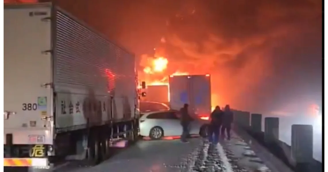 Scena užasa u Japanu: lančani udes sa vozilima u plamenu. Jedna smrt i 26 povređenih