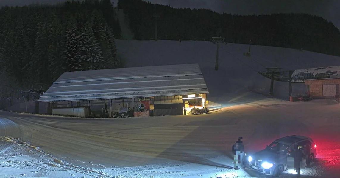 Kao iz filma: dva Rumuna su ukrali sef iz jednog austrijskog skijališta. Vukli su ga po ski stazi do auta.