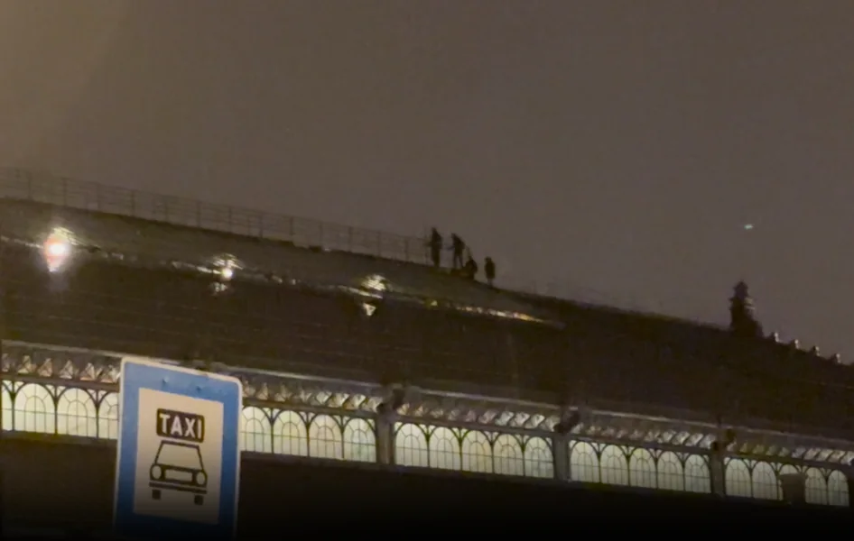 Četvoro na vrhu Nyugati stanice, MÁV podneo prijavu