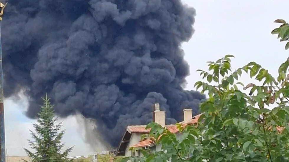 Stranac preminuo u požaru u privrednom dvorištu u Byala, proglašeno vanredno stanje (VIDEO+FOTO)
