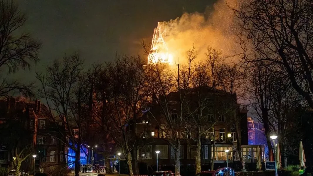 Brutalan požar crkve uništio Amsterdam tokom novogodišnje noći – video