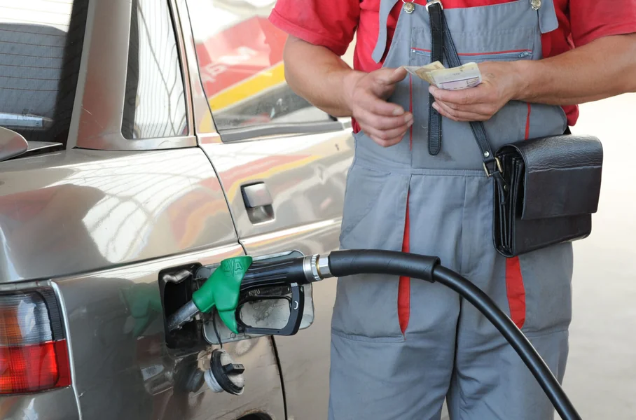 Na ponoć goriva poskupljuju za pola denara - Nova Makedonija