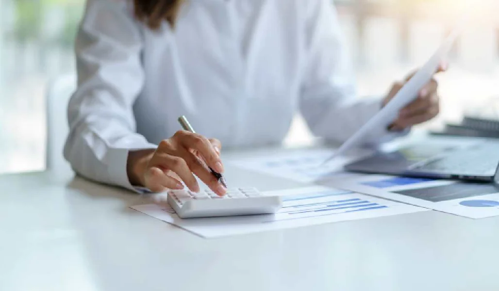 Koje plate se isplaćuju u finansijskom sektoru? Koliko zarađuje računovođa u poređenju sa direktorom