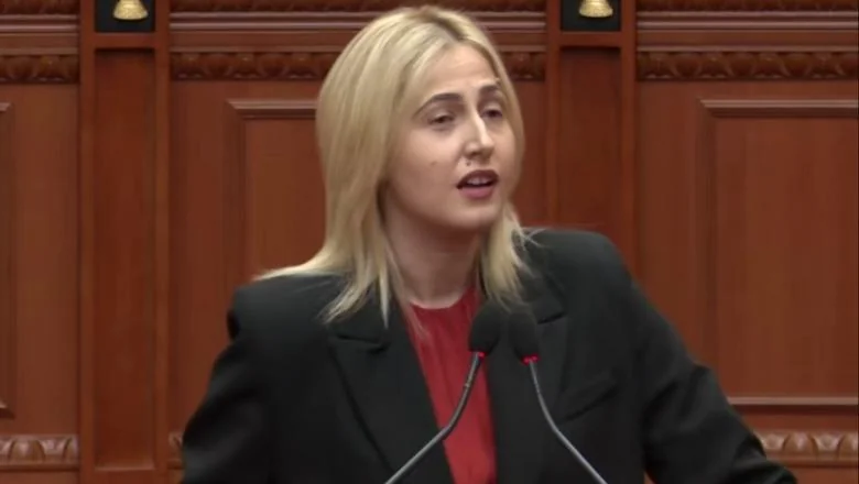 Zhupa-ministres Ismaili: Danas ne treba da braniš nacionalnu izdaju Vlore Hysenit! Ne liži skandale, već se posrami