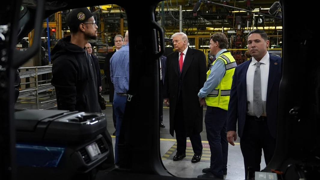 Ford: Na kraju suspendovan radnik posle Trampove nepristojne gestikulacije - Documento