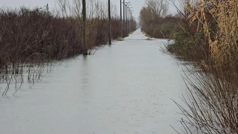 Poplave, u Škodi 590 hektara poljoprivredne zemlje pod vodom! Saobraćaj prema selu Obot realizuje se vojnim sredstvima
