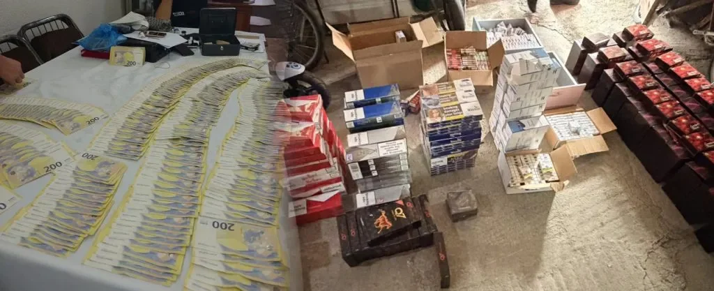 Suzbijena kriminalna grupa za krijumčarenje robe, oduzeto više od 100.000 evra, lekovi, suplementi i drugi predmeti