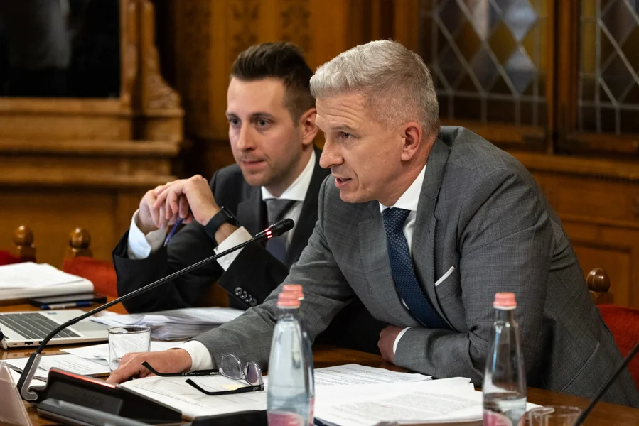 Istražna komisija parlamenta o skandalu oko MNB-a sledeće će saslušati Matolcsy György i Varga Mihály