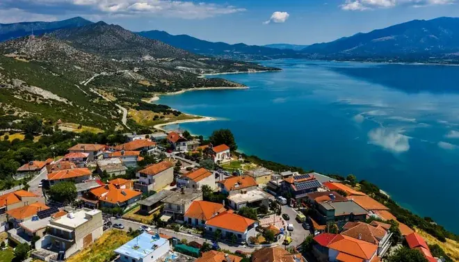 Kozani: 80-godisnjak pronadjen obesen na balkonu svog stana - Documento