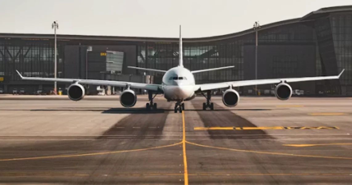 Avion u Barseloni okružila je policija zbog sumnje na bombu: Otkriveno šta je izazvalo dramu