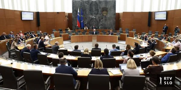 Septembarska sednica DZ-a kao sukob opozicije i koalicije: razrešenja, SKOK, parlamentarne istrage