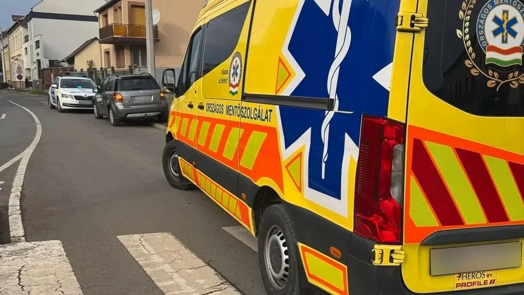 Hitno vozilo se sudarilo sa autom u Kőbányán, više povređenih - ORIGO