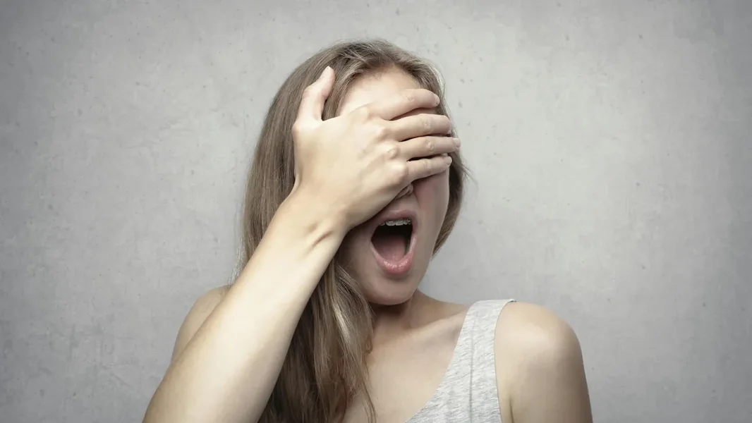 Mađarska pevačica pala je sa bine - ORIGO