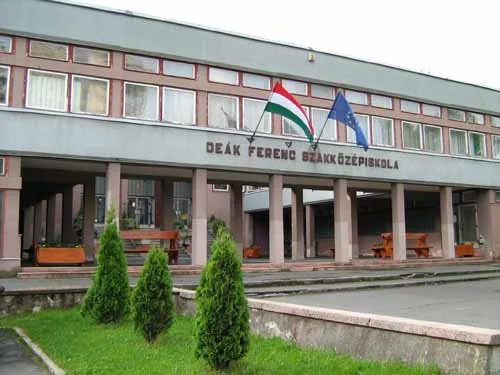 Neko je ostavio teglu napunjenu hemikalijom u školi u Zalaegerszegu, blizu četrdesetak ljudi se razboljelo