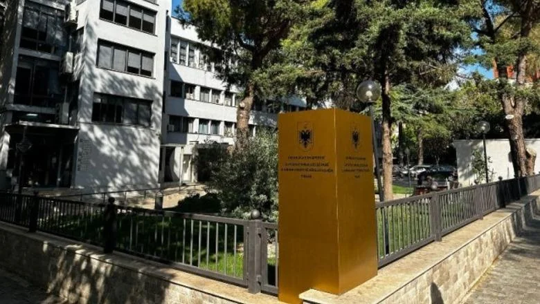 Raspoređivali drogu po Tirani, Sud je zadržao 20 uhapšenih u pritvoru, za dvojicu ostalih mera bezbednosti je ublažena