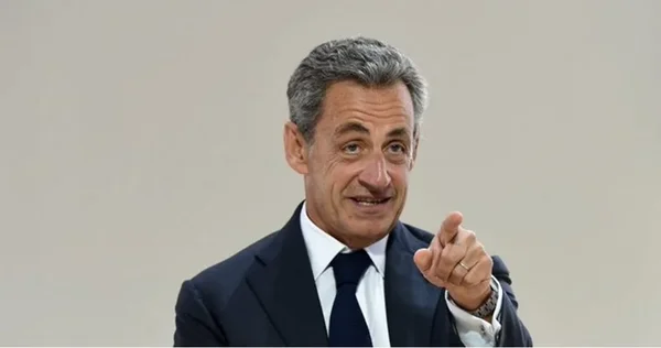 Blizu 100 hiljada kopija knjige Sarkozija prodate su za manje od nedelje