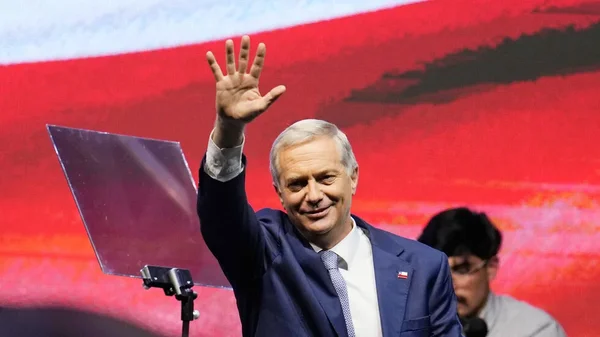 Poštovalac Pinocheta, protivnik abortusa i migracije: Kast je postao predsednik Čilea. A sada šta dalje?