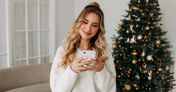 Božićne poruke 2025: Najlepše želje i čestitke koje možete poslati za praznike