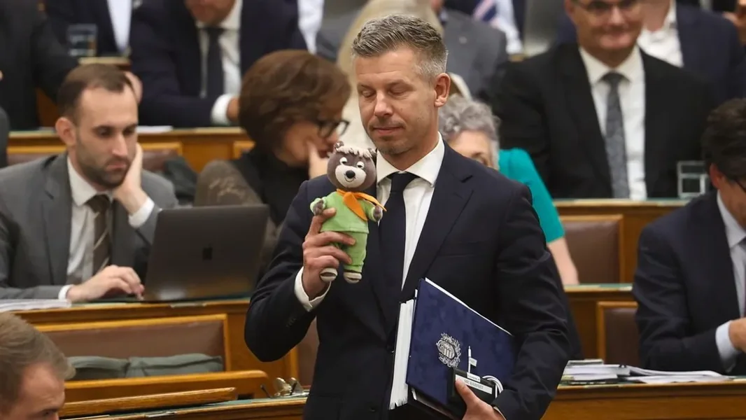 Rétvári Bence se umorio od parlamentarne akcije Pétera Magyar, obratio se predsedniku parlamenta po pitanju TV Macija - ORIGO